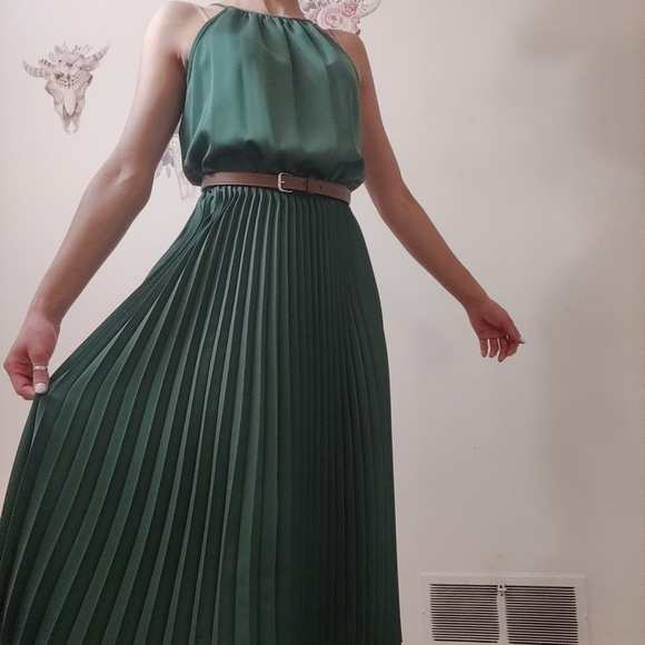 NWT francesca's green pleated dress - Picture 6 of 14